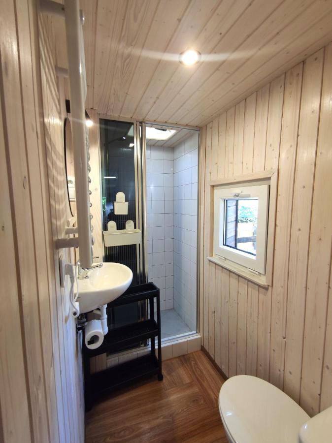 Lesny Domek W Stylu Scandi Z Jacuzzi Nad Jeziorem Kaszuby Grzybowo  Екстериор снимка