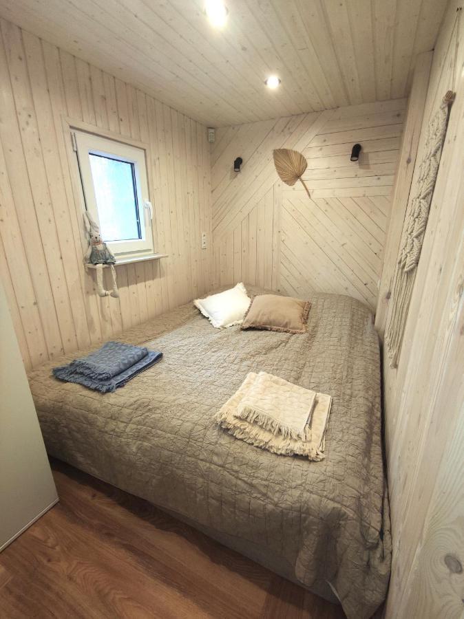 Lesny Domek W Stylu Scandi Z Jacuzzi Nad Jeziorem Kaszuby Grzybowo  Екстериор снимка