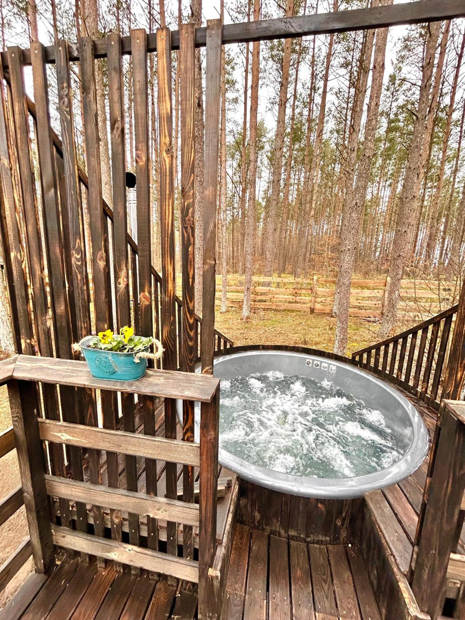 Lesny Domek W Stylu Scandi Z Jacuzzi Nad Jeziorem Kaszuby Grzybowo  Екстериор снимка