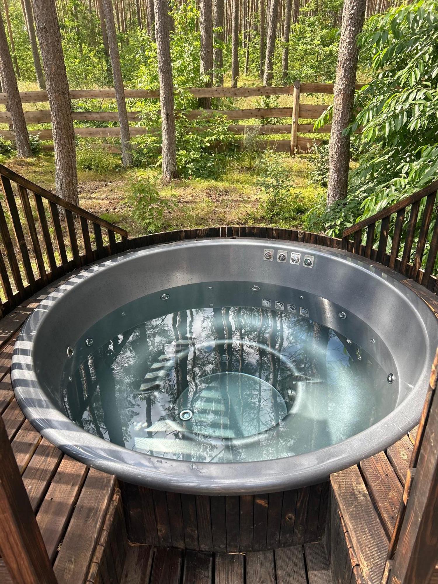 Lesny Domek W Stylu Scandi Z Jacuzzi Nad Jeziorem Kaszuby Grzybowo  Екстериор снимка