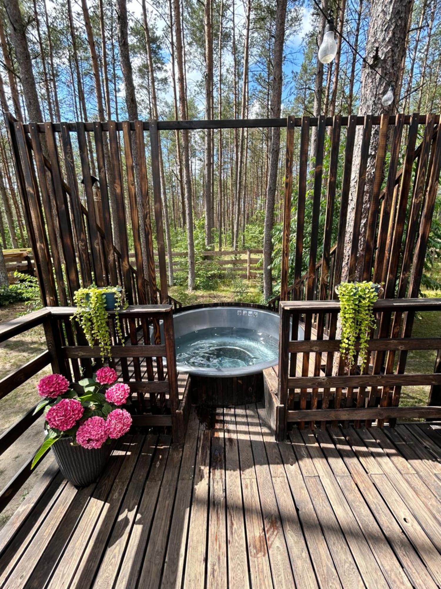 Lesny Domek W Stylu Scandi Z Jacuzzi Nad Jeziorem Kaszuby Grzybowo  Екстериор снимка